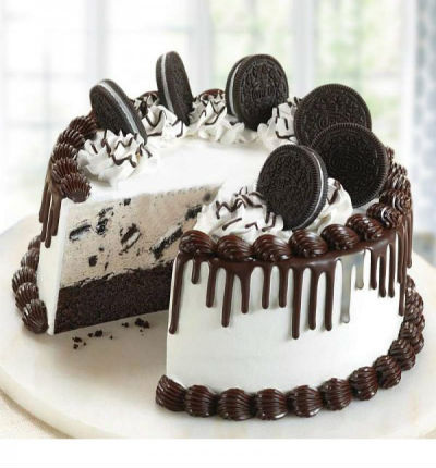 Chocolate cookies and cream cake, 1 lb (1/2 kg). (substitutions may apply if item not available)