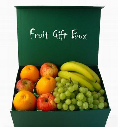 Fruit box of 3 Oranges, 3 red Apples, 5 Bananas, and two bunches of Finger Grapes.