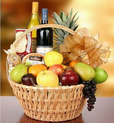 Fruit Basket with 1 bottle of red wine, 1 bottle of white wine, a box of Crackers, Cheese, 1 Pineapple, 2 Pears, 2 yellow Fuji Apples, 2 red Apples, 2 Oranges, 2 Kiwis, 1 green Apple, Grapes and a 200g beef Sausage.