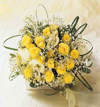 18 yellow Roses, white Roses and gypsophila mis display