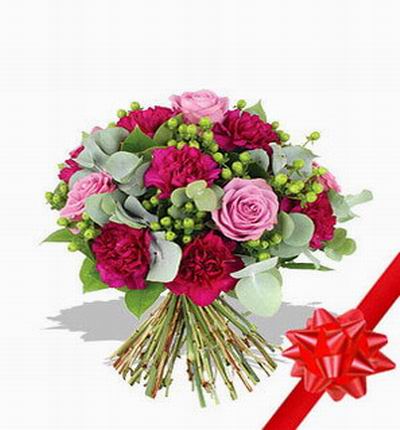 A beautiful and warm combination of 7 Carnations and 4 Roses with greenery.