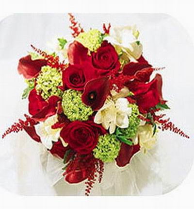 4 red Roses, 2 red Callas and white Orchis mix display