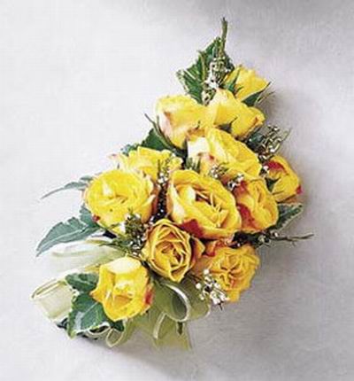 12 yellow Roses