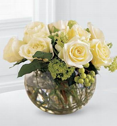 10 Cream Roses including vase