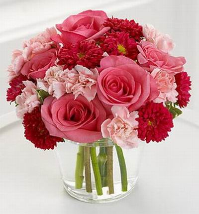 5 pink Roses, 8 pink Carnations, 7 red Chysanthemums.