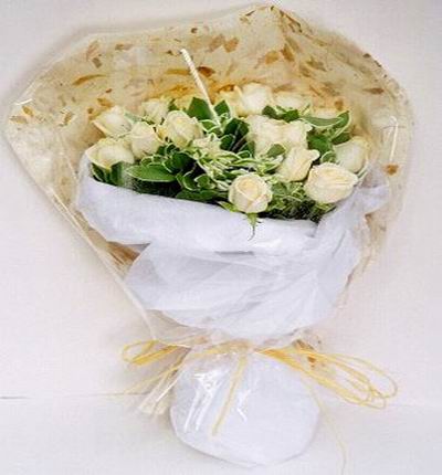 12 white Rose bouquet
