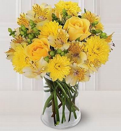 2 yellow Roses, 5 Chysanthemums and 10 Astromeria fillers.