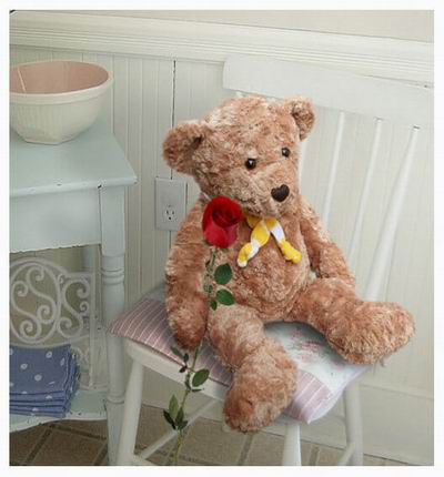 1 single unwrapped Rose with a 30cm Teddy bear. Teddy bears may vary based on availability.