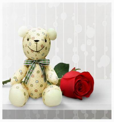 1 single unwrapped Rose with a 6cm mini Teddy bear. Teddy bears may vary based on availability.