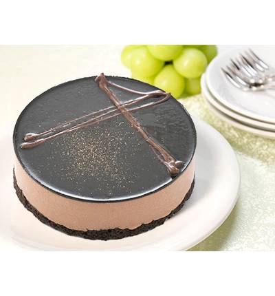 Belgian chocolate blended with a bitter mousse with a thick mousse, finished with glossy feeling.

The sandwiched cookie crunch between the sponge and the mousse is accented with texture.

*Cake is frozen.Thawing takes for about 2 hours from the refrigerator.