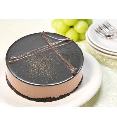 Belgian chocolate blended with a bitter mousse with a thick mousse, finished with glossy feeling.

The sandwiched cookie crunch between the sponge and the mousse is accented with texture.

*Cake is frozen.Thawing takes for about 2 hours from the refrigerator.