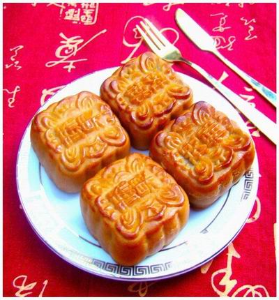 A Box of 4 Standard Mooncakes